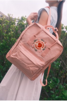 【新登場】刺繡版 Fjallraven Kanken Embroidery – Rose Whisper Cool Classic Size